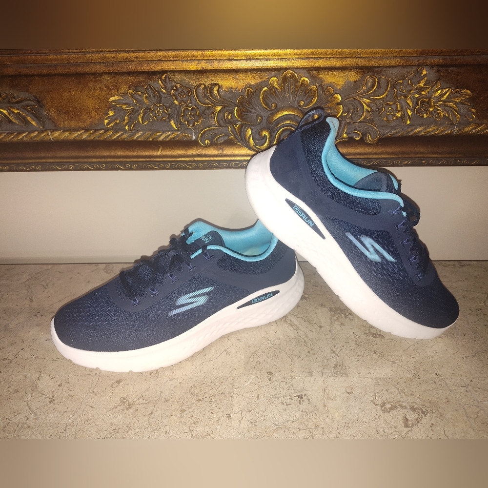 Skechers Women's Blue and White Athletic Shoes